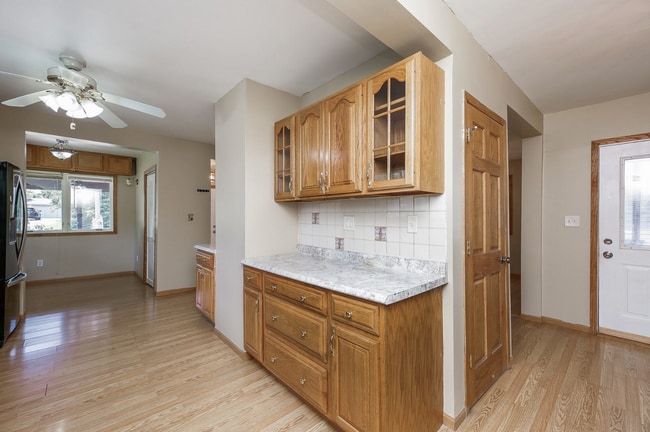 Building Photo - 804 N Van Buren St