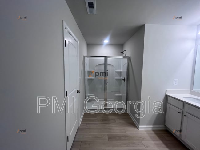 Building Photo - 447 Payne Dr