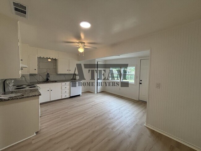 Building Photo - Charming Fully Remodeled 2 Bedroom 1 Bath Athens