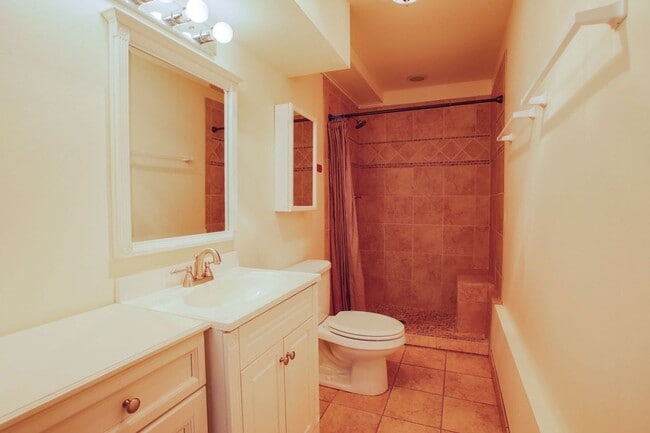 Building Photo - Lovely Home and Property Located on Honeym...