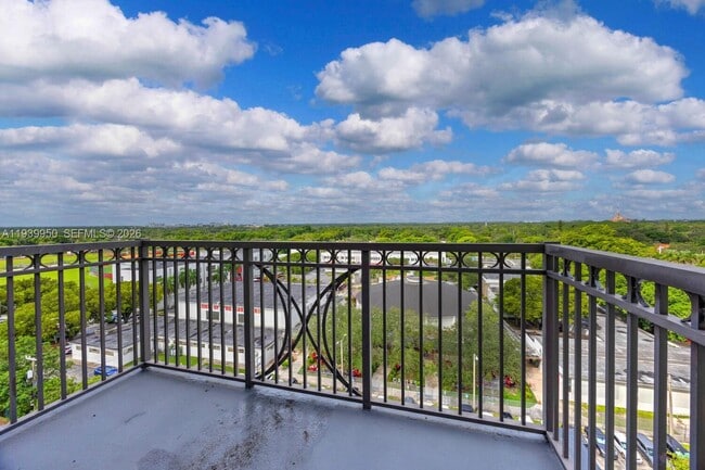 Building Photo - 301 Altara Ave