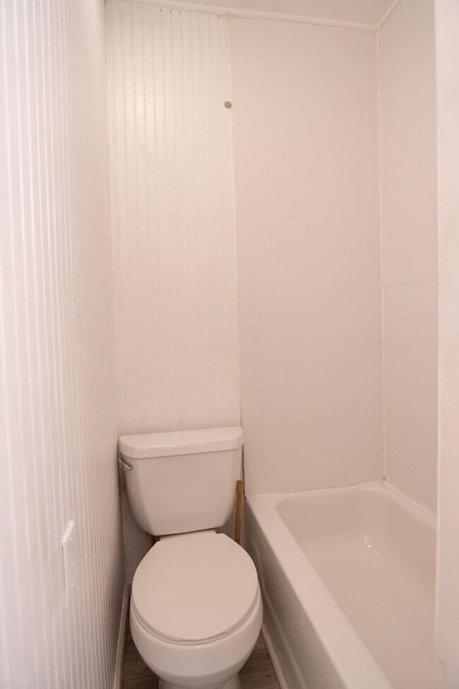 Building Photo - 635 Dudley St