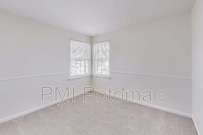 Building Photo - 8417 Meadow Green Way