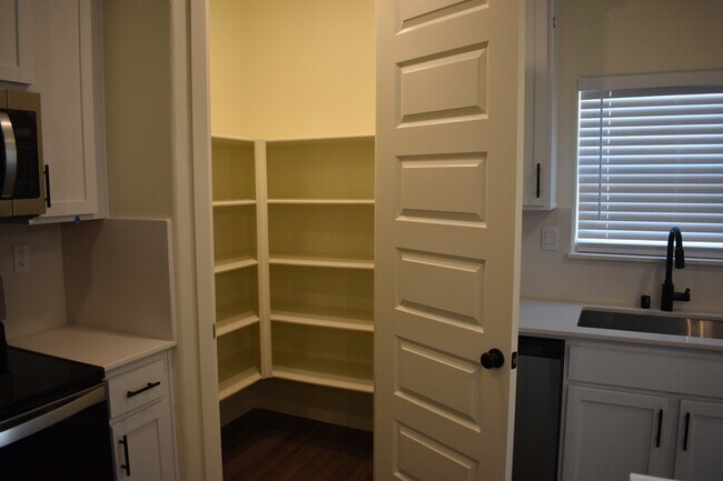 Building Photo - 399 Gallaway Ct