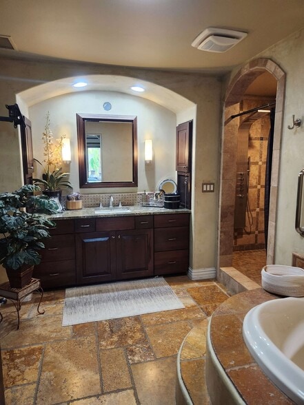 Building Photo - 12301 Frontera Rd