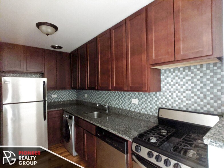 Building Photo - 563 W Arlington Pl