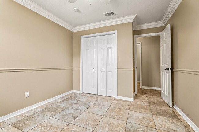 Building Photo - 4/2 Cantonment Property in Kings Road Neighborhood