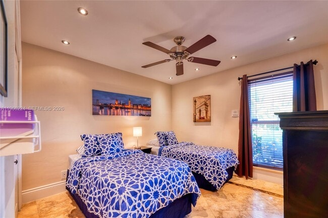 Building Photo - 5826 SW 17th St