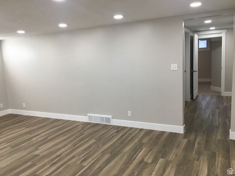 Building Photo - 378 E Center St