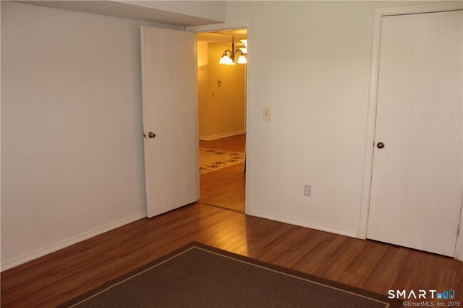 Building Photo - 20 Woodsedge Dr