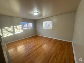 Building Photo - Blocks away from DU! Top Floor1Bedroom Ava...