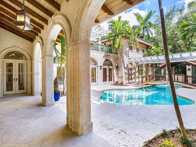 Building Photo - 3504 Banyan Cir