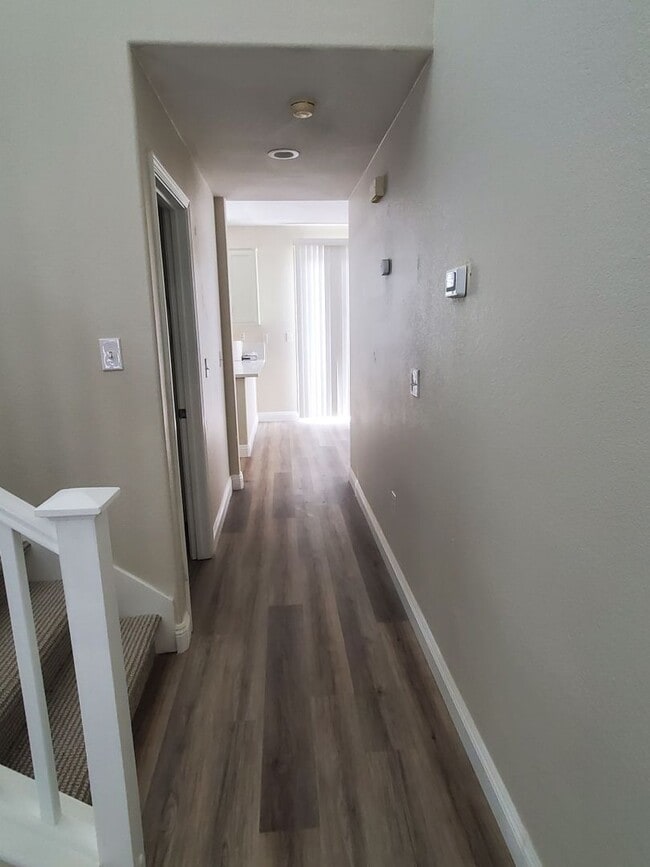 Building Photo - 4 Bedroom home in Elk Grove