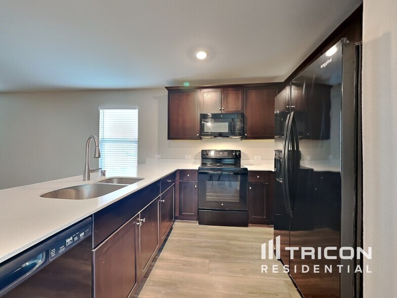 Building Photo - 505 Autumnwood Way