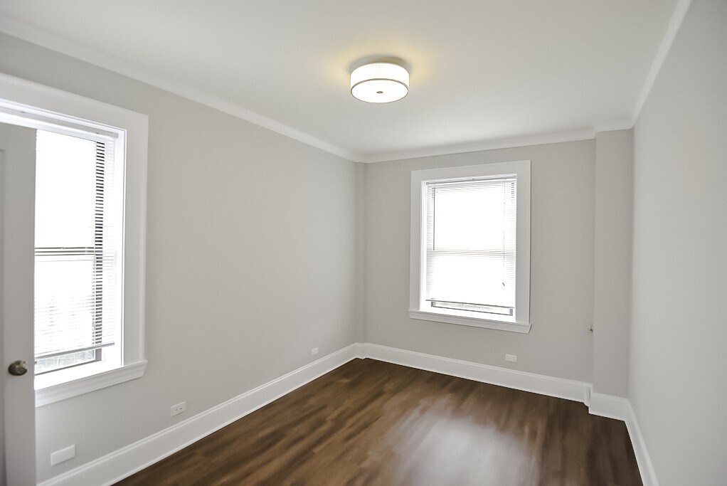 Building Photo - 817 W Lakeside Pl