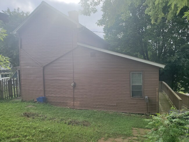 Building Photo - 20 Euclid St