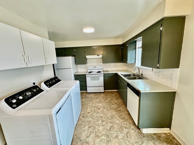 Building Photo - 507 E Glass Ave