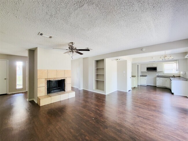 Building Photo - 18402 Tall Cypress Dr