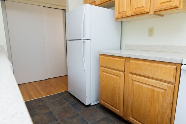 Building Photo - Comfortable Single-Family Living with All-...
