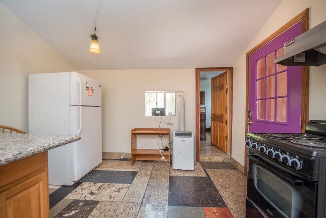 Building Photo - 2599 Huntington Dr