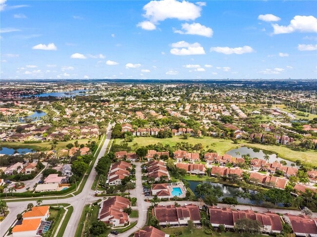 Building Photo - 7464 Pinewalk Dr S