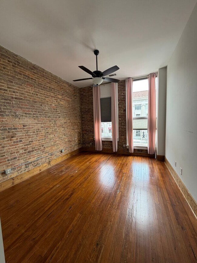 Building Photo - 115 12th St