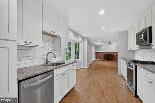 Building Photo - 6905 Stonewood Ct