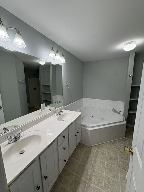 Building Photo - 2205 Locksley Woods Dr