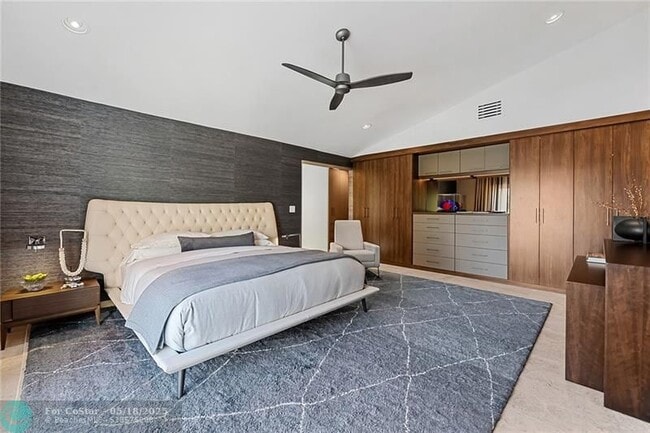 Building Photo - 2416 Bayview Dr