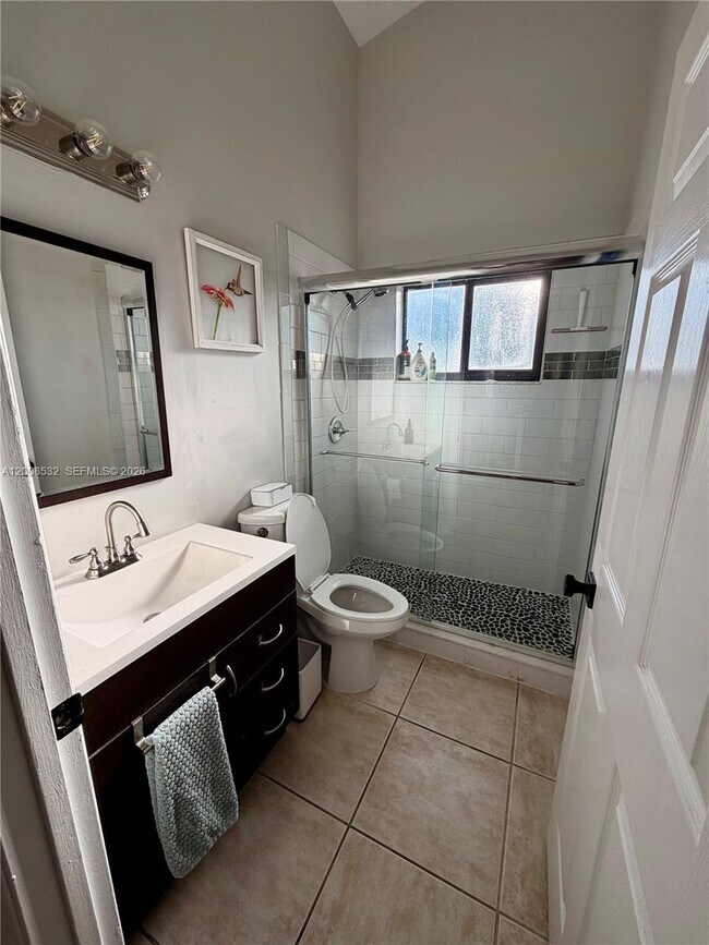 Building Photo - 3064 S Oakland Forest Dr