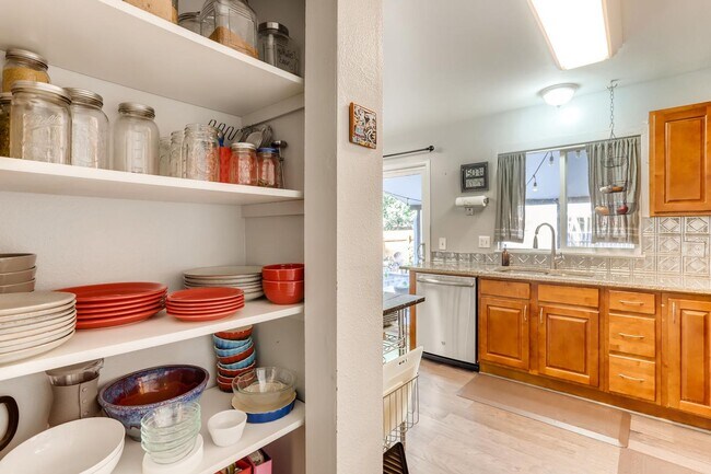 Building Photo - Bright & Cozy 3-Bedroom in the Heart of Longmont!