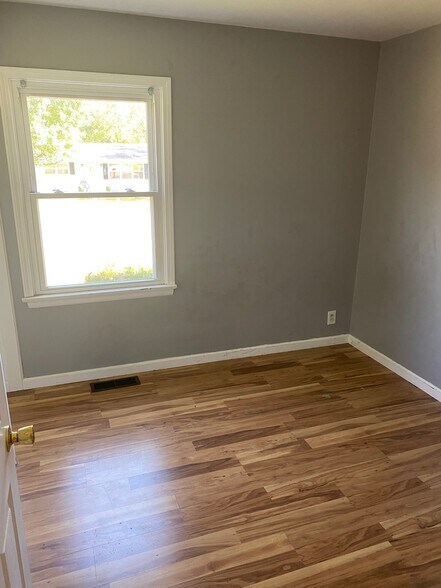Building Photo - 10405 Trask Dr