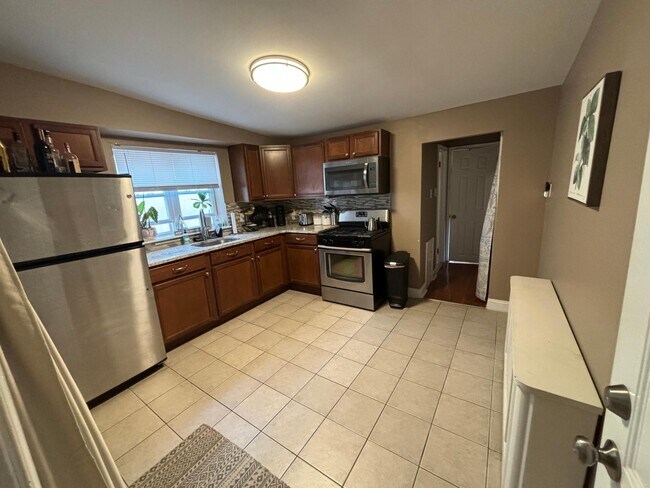 Building Photo - 1228 S 8th St