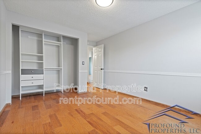 Building Photo - 19300 SW Hennig St