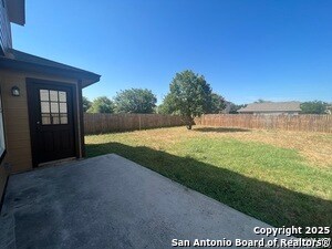 Building Photo - 2221 Lakeline Dr