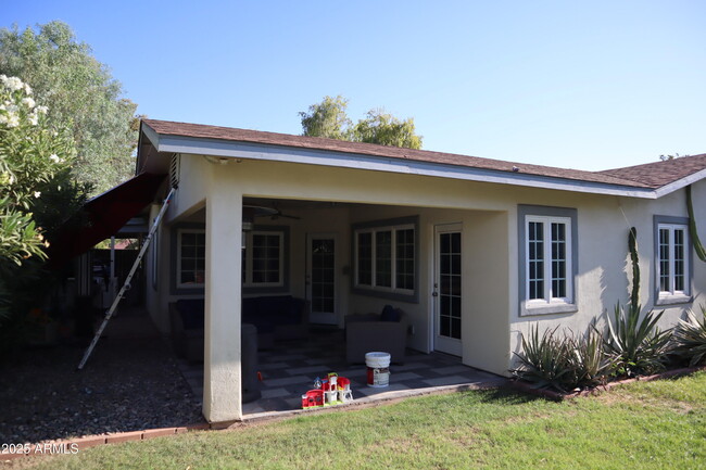 Building Photo - 1526 W Wilshire Dr