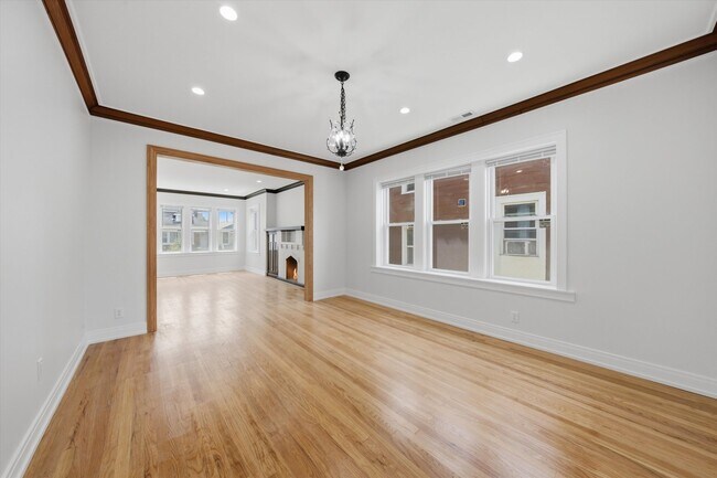 Building Photo - 3244 W 62nd Pl