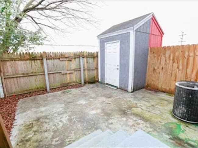 Building Photo - 246 Greenbrier Ave