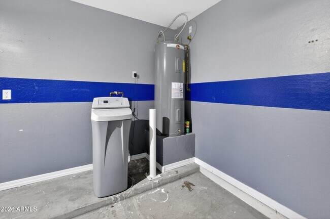 Building Photo - 2130 Sabino Ln