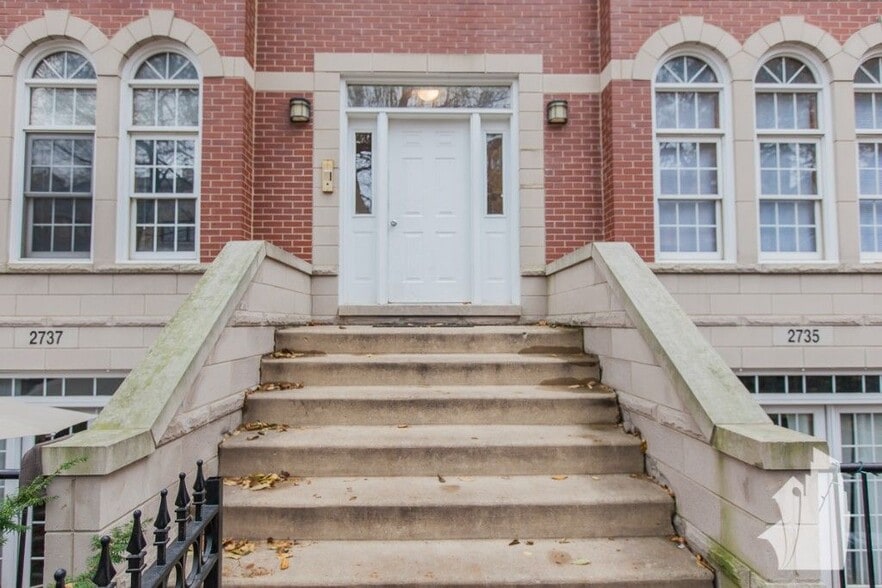 Building Photo - 2737 N Wayne Ave