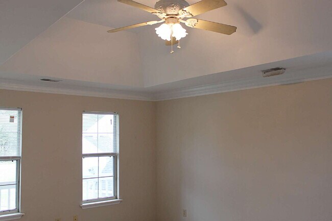 Building Photo - 4BD Home in Heart of Mt. Pleasant- Center Lake