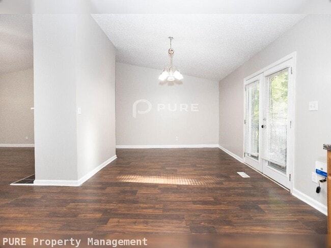 Building Photo - Price Drop Alert!  Fall Rental Specials Available! Neal Avenue Home!  Available Now