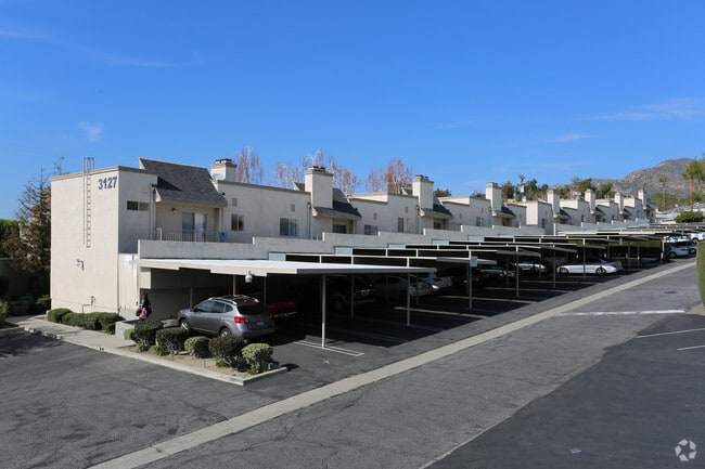Primary Photo - Crescenta Village
