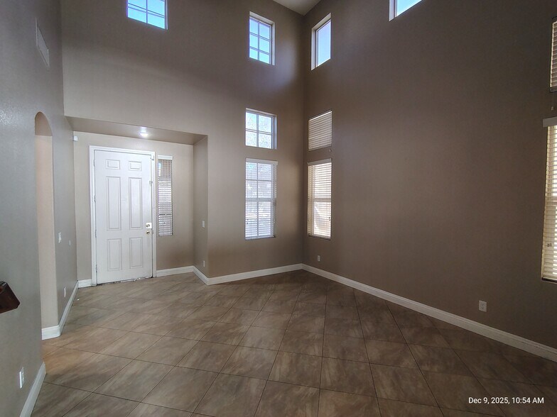 Building Photo - 4715 Deer Forest Ave