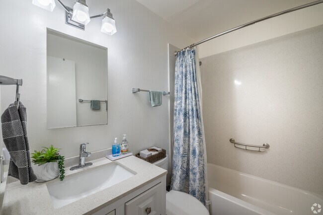 Bathroom - 5001-5005 Shafter Ave