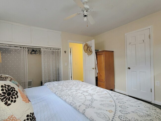 Building Photo - 4 Candlewood Knolls Rd