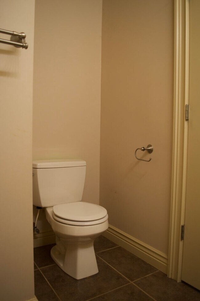 Building Photo - Marvelous 3 Bedroom House In Mill Creek Ma...