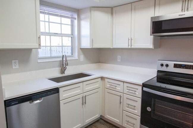 Building Photo - 7778 Deercrest Ct