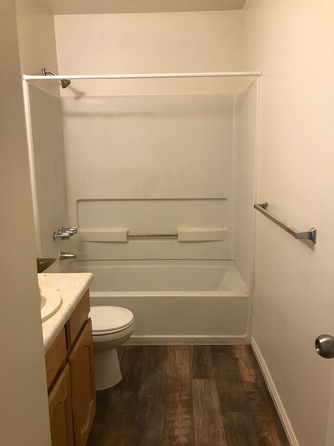 Building Photo - Remodeled Provo Townhome!