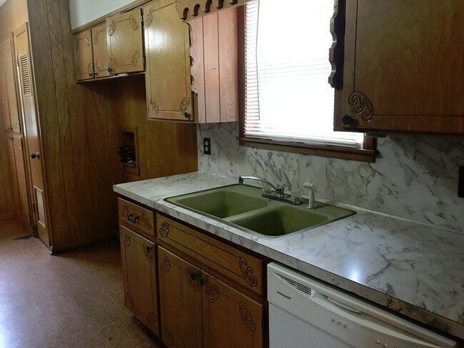 Building Photo - 13001 Woodway Dr
